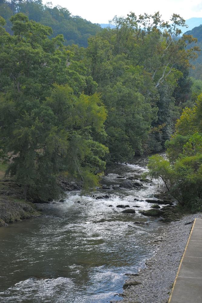 פיג'ן פורג' Creekstone Inn מראה חיצוני תמונה