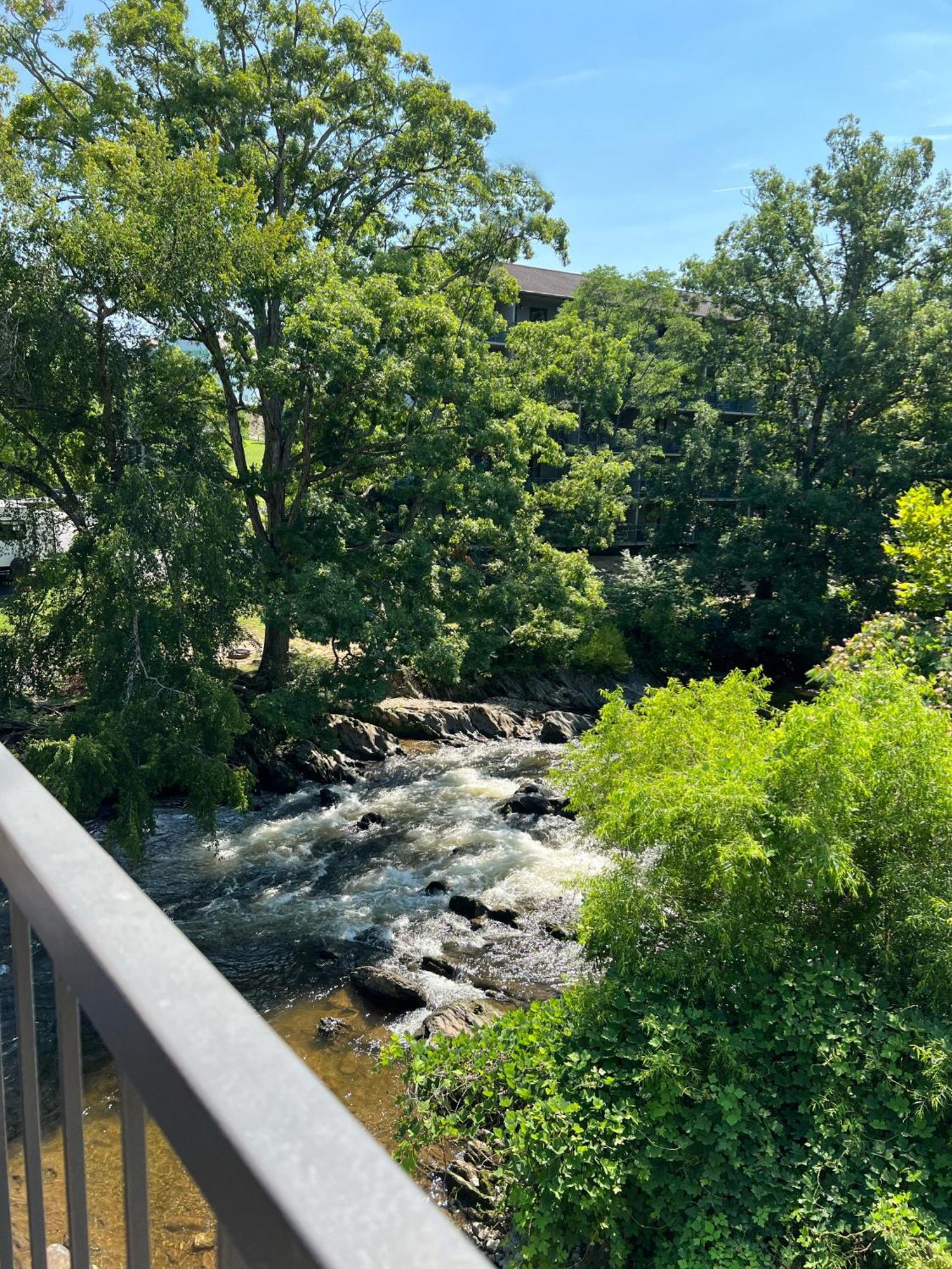 פיג'ן פורג' Creekstone Inn מראה חיצוני תמונה