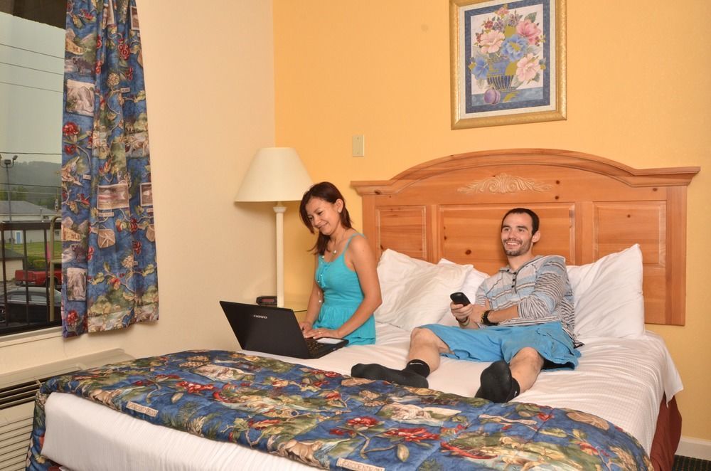 פיג'ן פורג' Creekstone Inn מראה חיצוני תמונה