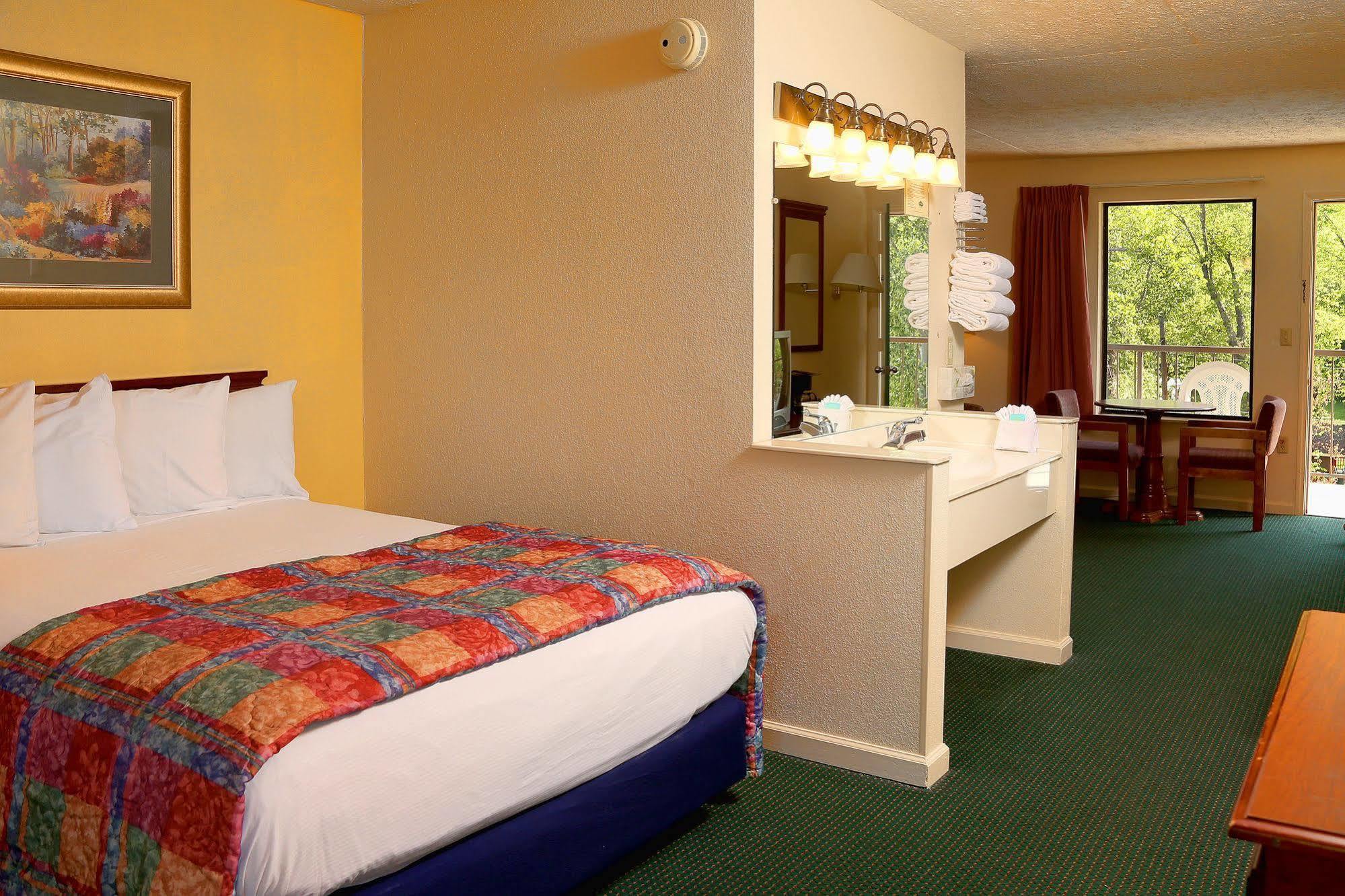 פיג'ן פורג' Creekstone Inn מראה חיצוני תמונה