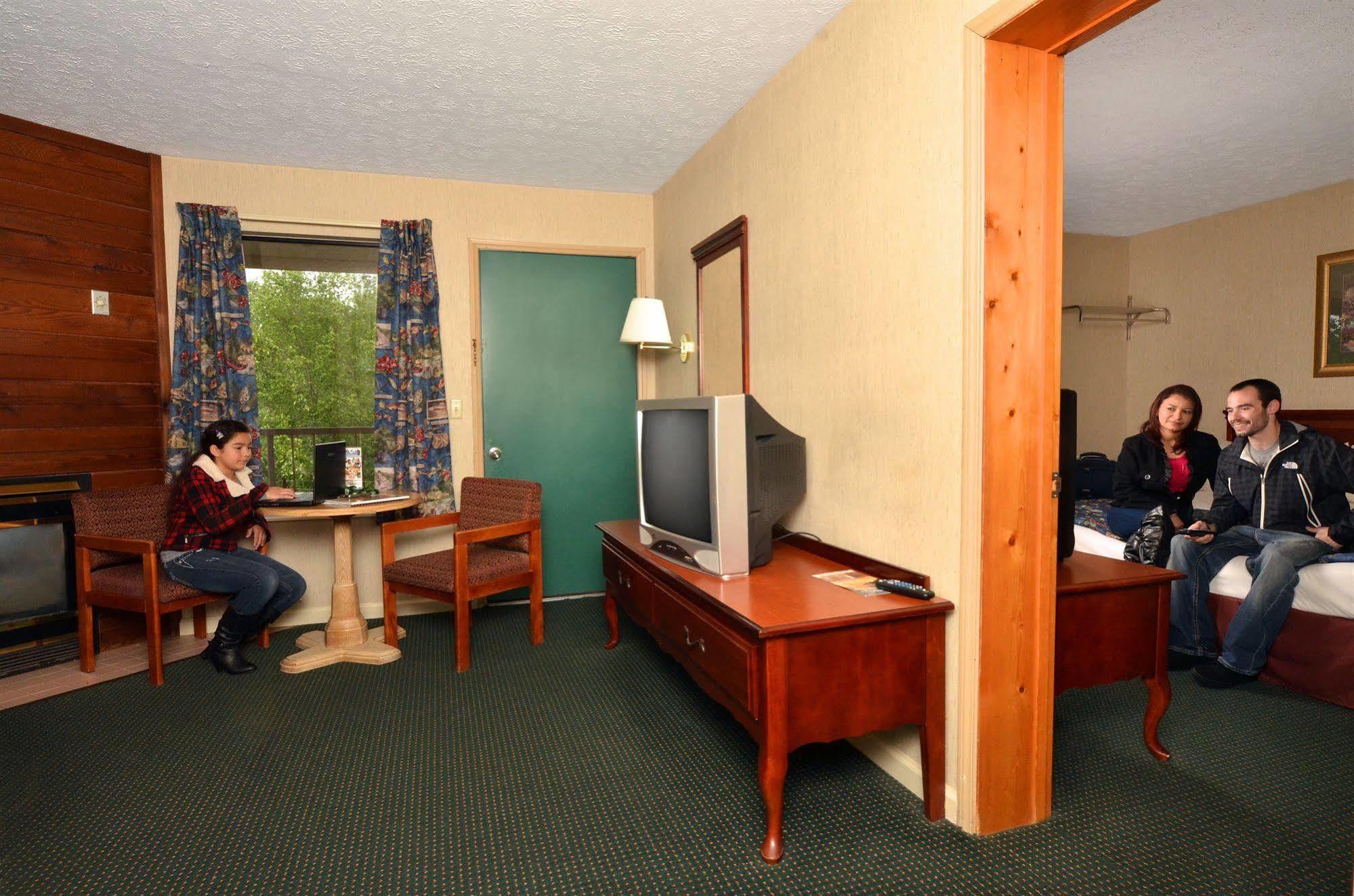 פיג'ן פורג' Creekstone Inn מראה חיצוני תמונה