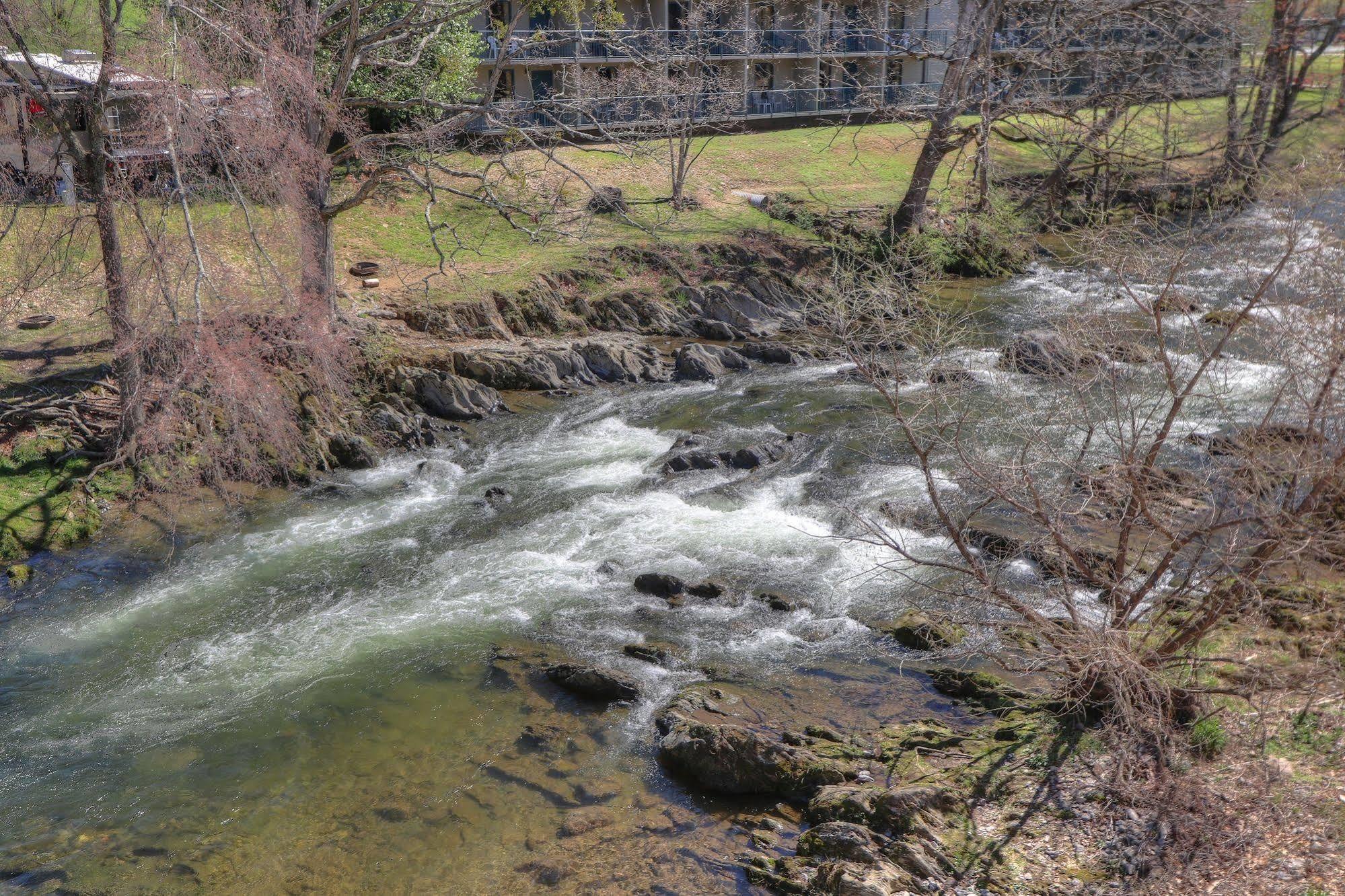 פיג'ן פורג' Creekstone Inn מראה חיצוני תמונה