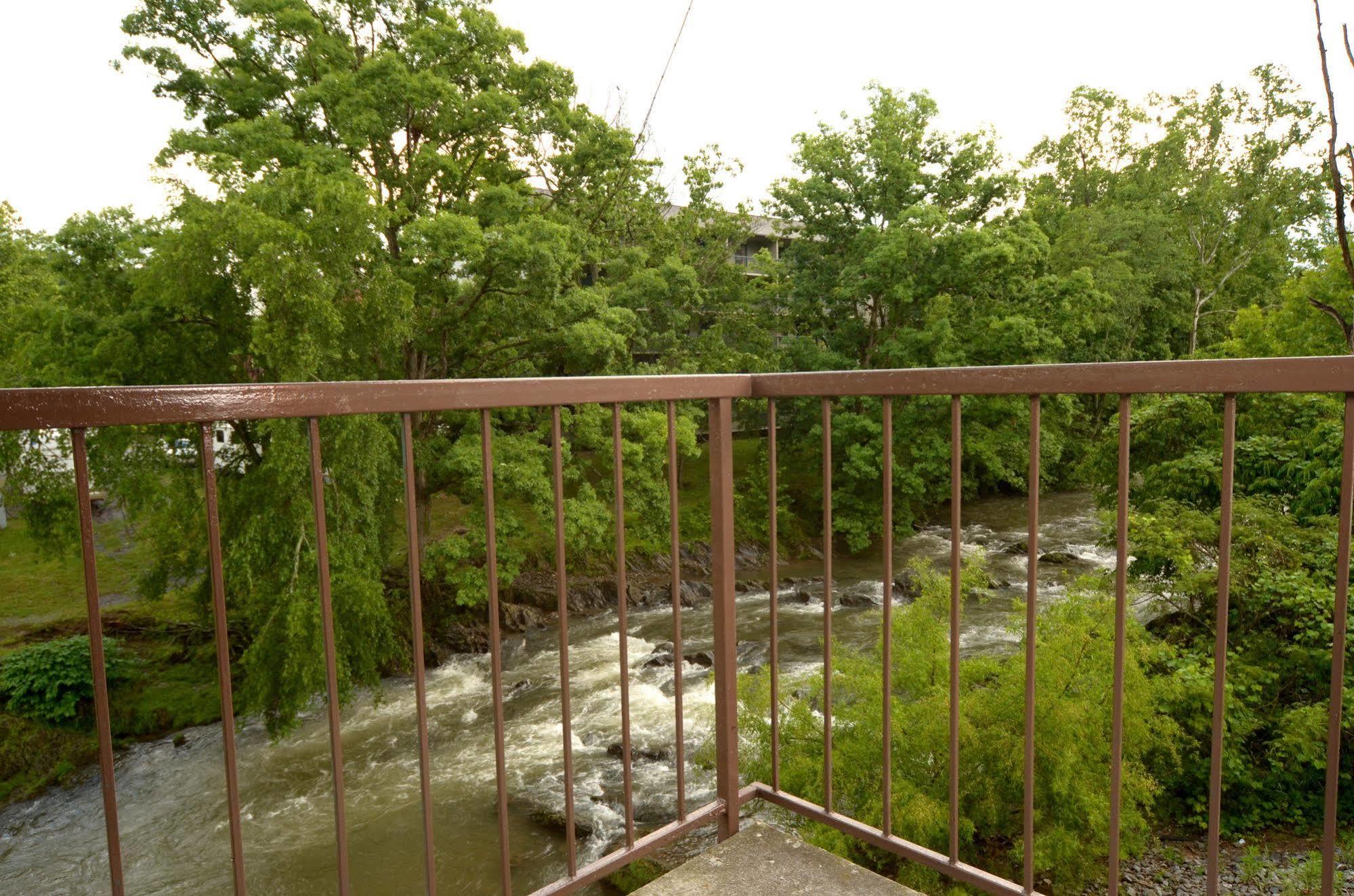 פיג'ן פורג' Creekstone Inn מראה חיצוני תמונה